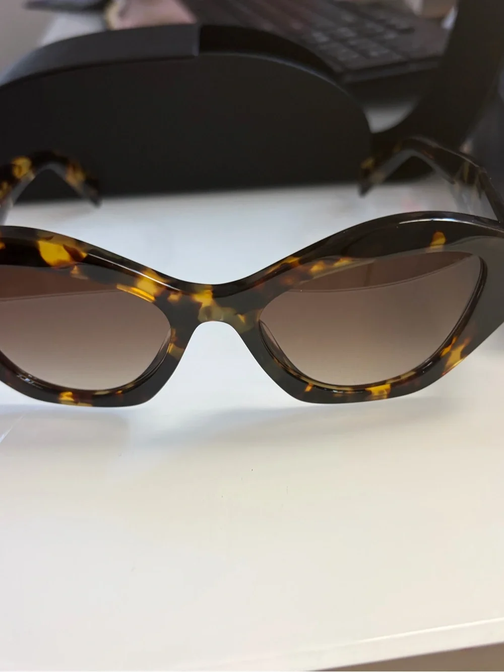 Authentic Prada Tortoiseshell Cat-Eye Sunglasses - Brown/Amber